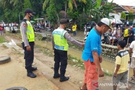 Petugas gabungan bubarkan lomba balap burung merpati di Sumenep