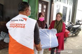 WVI distribusi paket perlengkapan keluarga korban gempa di Sulbar