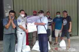 Jasa Raharja Babel bagikan 300 paket sembako