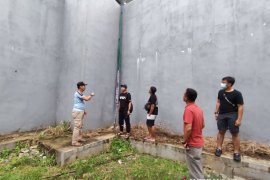 Dua tahanan kabur dengan bantuan tali dan kain sarung untuk panjat benteng penjara
