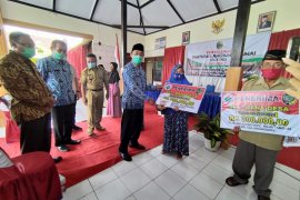 Tulungagung menjadi kabupaten pertama di Jatim salurkan BLT dana desa