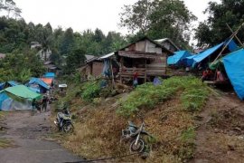 Masyarakat terisolir di Majene sambut gembira kabar bantuan pemerintah