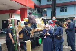 FK Unhas kirimkan peralatan dan tenaga medis ke Sulawesi Barat