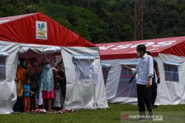 Presiden tinjau penanganan gempa Sulawesi Barat Page 1 Small