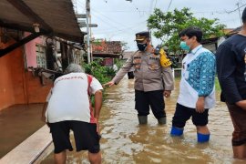 Kapolresta Pekalongan ingatkan pengungsi banjir tetap patuhi prokes