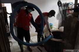 PMI Jember normalisasi sumur warga terdampak banjir