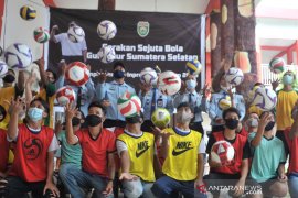 Bantuan bola untuk anak didik lapas anak klas 1A Palembang Page 2 Small