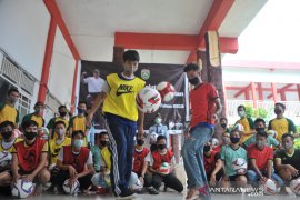 Bantuan bola untuk anak didik lapas anak klas 1A Palembang Page 3 Small