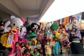 Dispersip hadirkan keceriaan bagi pengungsi di Stadion Demang Lehman