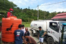 PMI Sulsel distribusi air bersih ke pengungsi korban gempa di Mamuju Sulbar