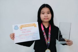 Kerensia  pelajar  Indonesia pertama raih medali emas dalam  Olimpiade Bahasa Inggris