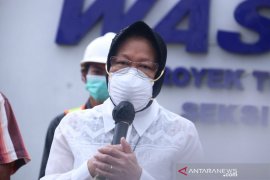 Mensos antar 15 pemulung bekerja di Waskita Karya