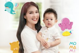 Sandra Dewi teteskan air mata gara-gara kulit sensitif anak