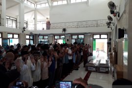 Jenazah ibu dan anak korban Sriwijaya Air dimakamkan di Kediri