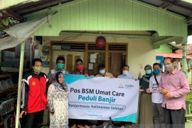 Mandiri Syariah Banjarmasin bantu korban banjir termasuk kaum tuna netra