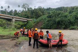 Tim SAR Gabungan sisir sungai cari anak hanyut