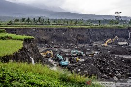Lokasi tambang pasir di kaki gunung Galunggung
