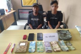 Polisi bekuk dua pelaku judi togel di pasar desa Inhil, begini penjelasannya