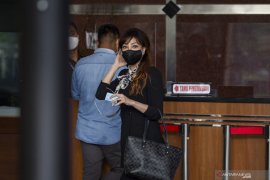 Edhy Prabowo bantah istrinya terima suap kasus izin ekspor benur