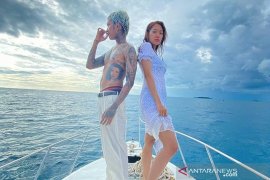 Young Lex ajak Widi Vierratale kolaborasi di lagu Coba Bicara Empat Mata