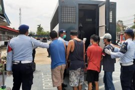 Puluhan warga binaan Lapas Pekanbaru dikirim ke Tembilahan, begini penjelasannya