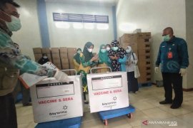 Video-Vaksin Sinovac tiba di HST, Pertama kali disuntik adalah Unsur Muspida