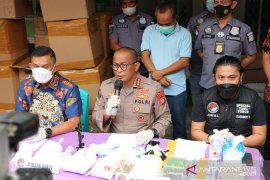 Pabrik kosmetik ilegal di Bekasi beromzet Rp100 juta per bulan