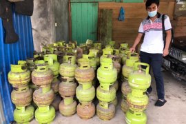 Warga Desa Nawin diamankan timbun ratusan gas LPG