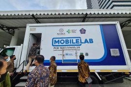 Kasus COVID-19 tinggi, Human Initiative sumbang mobile lab PCR