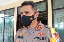Polisi ungkap ada luka di leher anak dalam kasus sekeluarga tewas