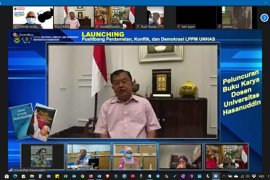 JK berbagi pengalaman perdamaian pada peluncuran Puslitbang CPCD Unhas