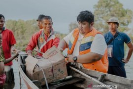 Tommy Kaganangan hibur warga terdampak banjir sekaligus salurkan bantuan