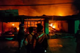 Kebakaran di Sibolga hanguskan 8 kios