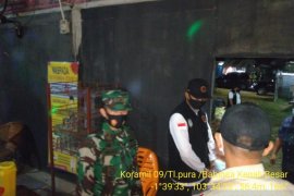 Danramil Telanaipura dan camat patroli cegah penyebaran COVID-19