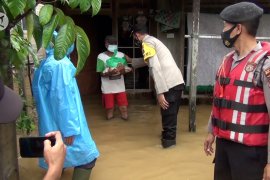 Sembako dan nasi bungkus untuk korban banjir Kab. Balangan