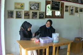 Menikmati berbagai macam varian jamu ala kafe