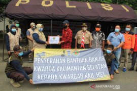 Wabup HST terima bantuan sembako dari Kwarda Pramuka Kalsel