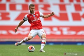 Shkodran Mustafi resmi gabung Schalke 04 setelah dilepaskan Arsenal
