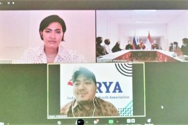 Lola Amaria sutradara film "Labuhan Hati" ikut diskusi film "Cinema Cafe" IRYA, Rusia