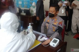 Vaksinasi tahap pertama di Tanah Datar dimulai kepada 15 orang dari Forkopimda