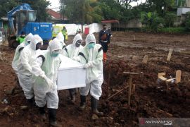 Anies siapkan lahan makam COVID-19, namun fokus utama tekan penularan wabah