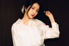 Berfoto dengan manekin berkostum Nazi, Sowon GFRIEND nyatakan minta maaf