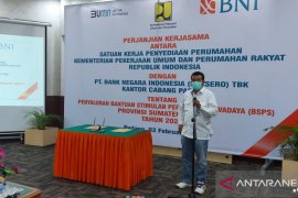 BNI wilayah 02 area Sumbar Riau Kepri salurkan program BSPS di Padang