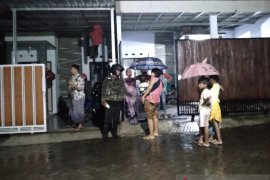 Debit air Sungai Bedadung Jember meluap hingga masuk permukiman