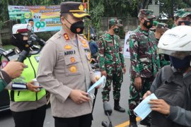 Polisi Gresik bongkar peredaran sabu-sabu dibungkus kertas permen