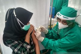 Vaksinasi tahap pertama untuk tenaga kesehatan di Jember tuntas