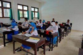 Kemenag Kota Mataram awasi prokes COVID-19 selama PTM di madrasah