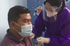 Waka DPRD Provinsi Jambi Rocky Candra jalani penyuntikan vaksin dosis kedua