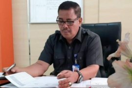 Meski status DPO Polisi dan enam bulan tak masuk kerja, oknum anggota DPRD Dharmasraya ini masih terima honor