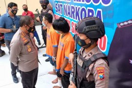Polis tangkap dua pengedar narkoba di Jatim